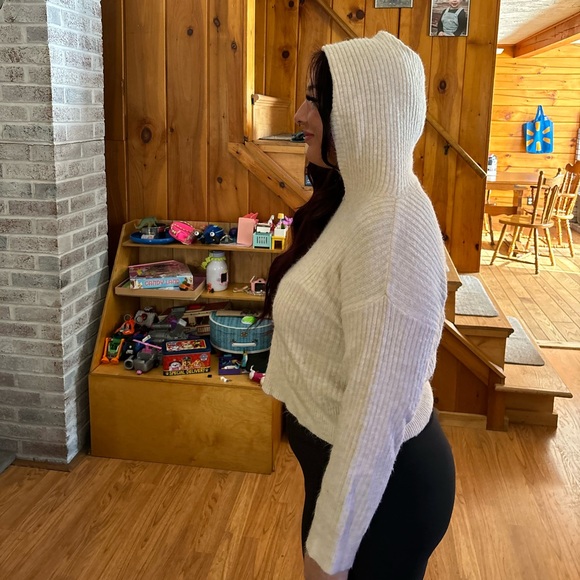 White/cream colored Cropped Hooded Sweater - Picture 2 of 4